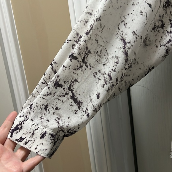 White and purple top - Picture 2 of 4